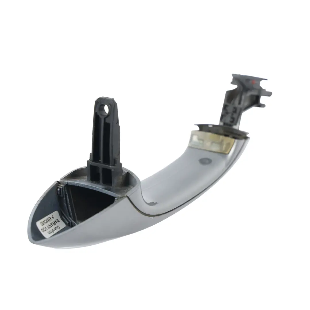 Poignée de porte arrière droite gris sidéral métallisé A52 pour BMW F10 F11 F01 F02 à propos du numéro de pièce 7297439 BMW F10 F11 F01 F02 Poignée de porte arrière droite gris sidéral métallisé A52 - SKU 7231930-SCG - Numéro de pièce 7297439