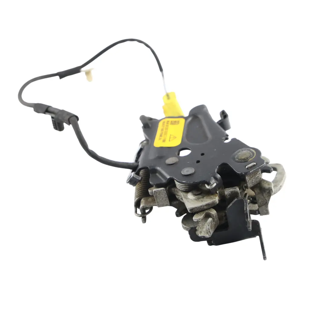 G38 Zamek Maski Prawy do BMW F90 F91 G14 G15 G16 G30 G31 G32 o numerze 7347411 BMW F90 F91 G14 G15 G16 G30 G31 G32 G38 Zamek Maski Prawy - SKU 7347411 - Numer Części 7347411
