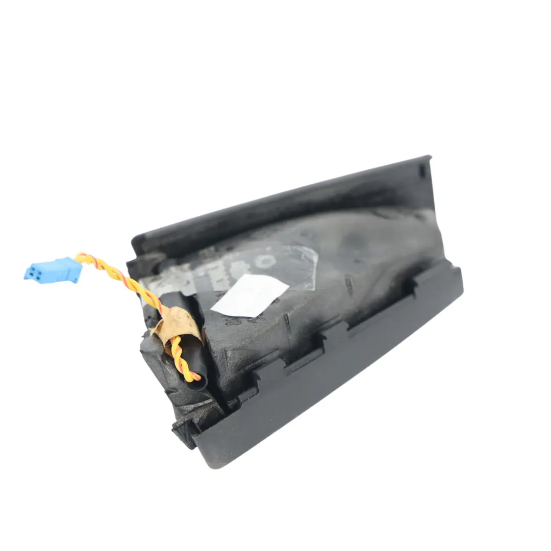 Osłona Głośnika Trójkątna Listwa Narożna Prawa do BMW F10 F11 LCI o numerze 7349010 BMW F10 F11 LCI Osłona Głośnika Trójkątna Listwa Narożna Prawa - SKU 7349010-1 - Numer Części 7349010