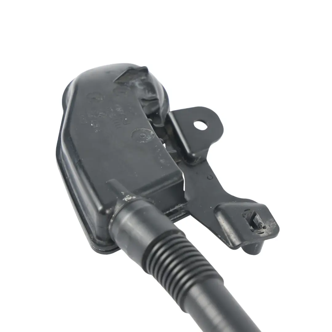 Wlew Zbiornika Spryskiwaczy do BMW G20 G21 o numerze 7427883 BMW G20 G21 Wlew Zbiornika Spryskiwaczy - SKU 7427883 - Numer Części 7427883