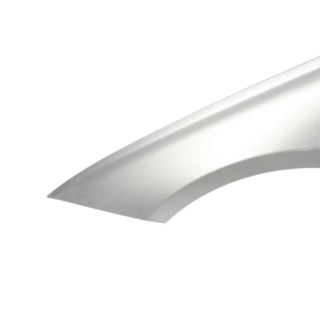 Pannello Parafango Anteriore Sinistro Glacier Silver Metallic A83 per BMW F30 F31 con numero di parte 7438439 BMW F30 F31 Pannello Parafango Anteriore Sinistro Glacier Silver Metallic A83 - SKU 7438439-GSB - Numero di parte 7438439