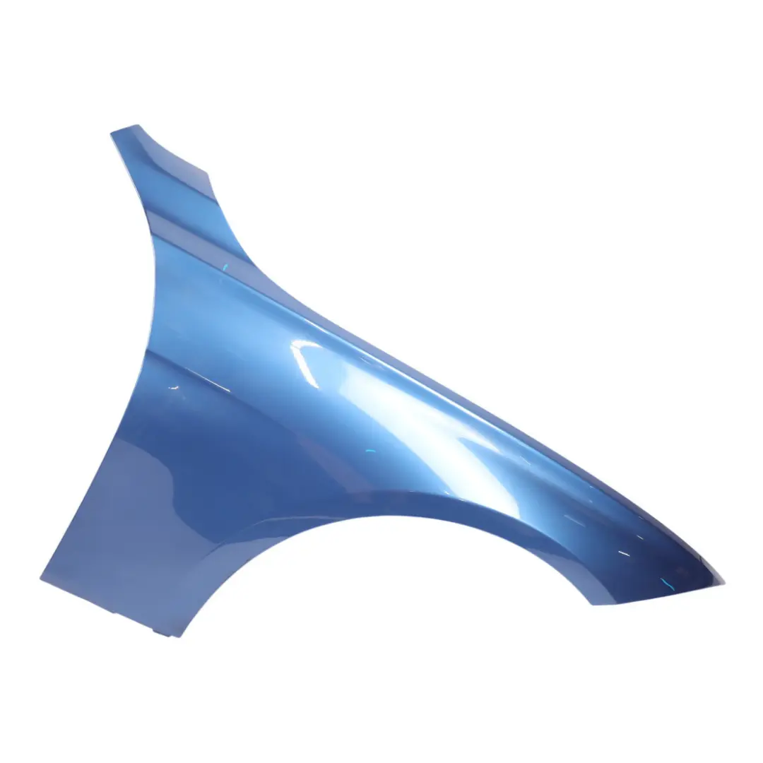 Błotnik Prawy Przedni Estorilblau Niebieski Metalik - B45 do BMW F30 F31 o numerze 7438440 BMW F30 F31 Błotnik Prawy Przedni Estorilblau Niebieski Metalik - B45 - SKU 7438440-EB1 - Numer Części 7438440