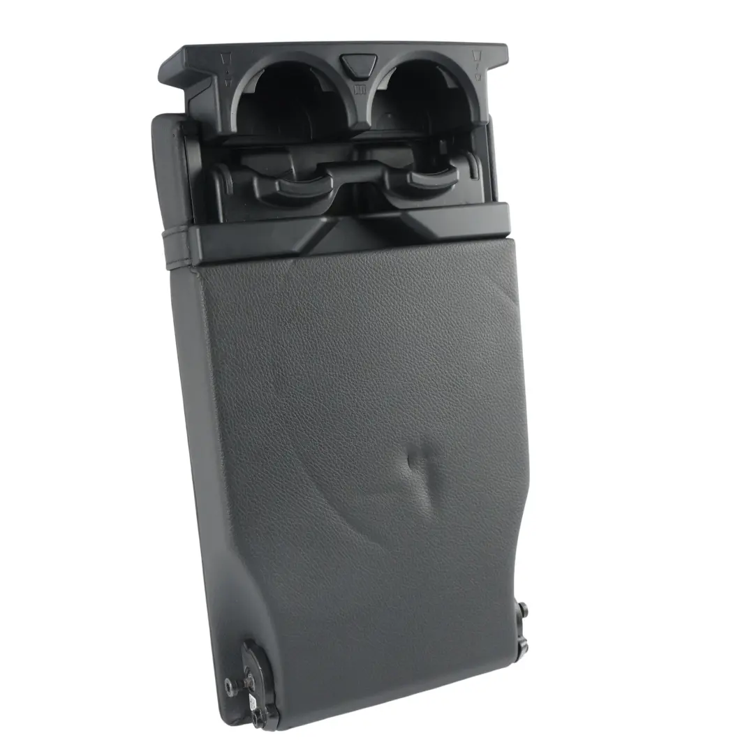 Portabicchieri Centrale Posteriore Bracciolo Pelle Nero per BMW G30 con numero di parte 7443115 BMW G30 Portabicchieri Centrale Posteriore Bracciolo Pelle Nero - SKU 7443115-1 - Numero di parte 7443115
