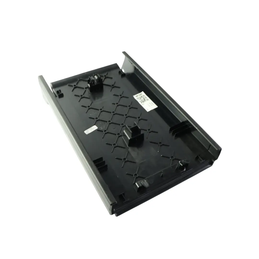 Pannello Copertura Bracciolo Centrale Sedile Posteriore Nero per BMW F40 con numero di parte 7456106 BMW F40 Pannello Copertura Bracciolo Centrale Sedile Posteriore Nero - SKU 7456106 - Numero di parte 7456106