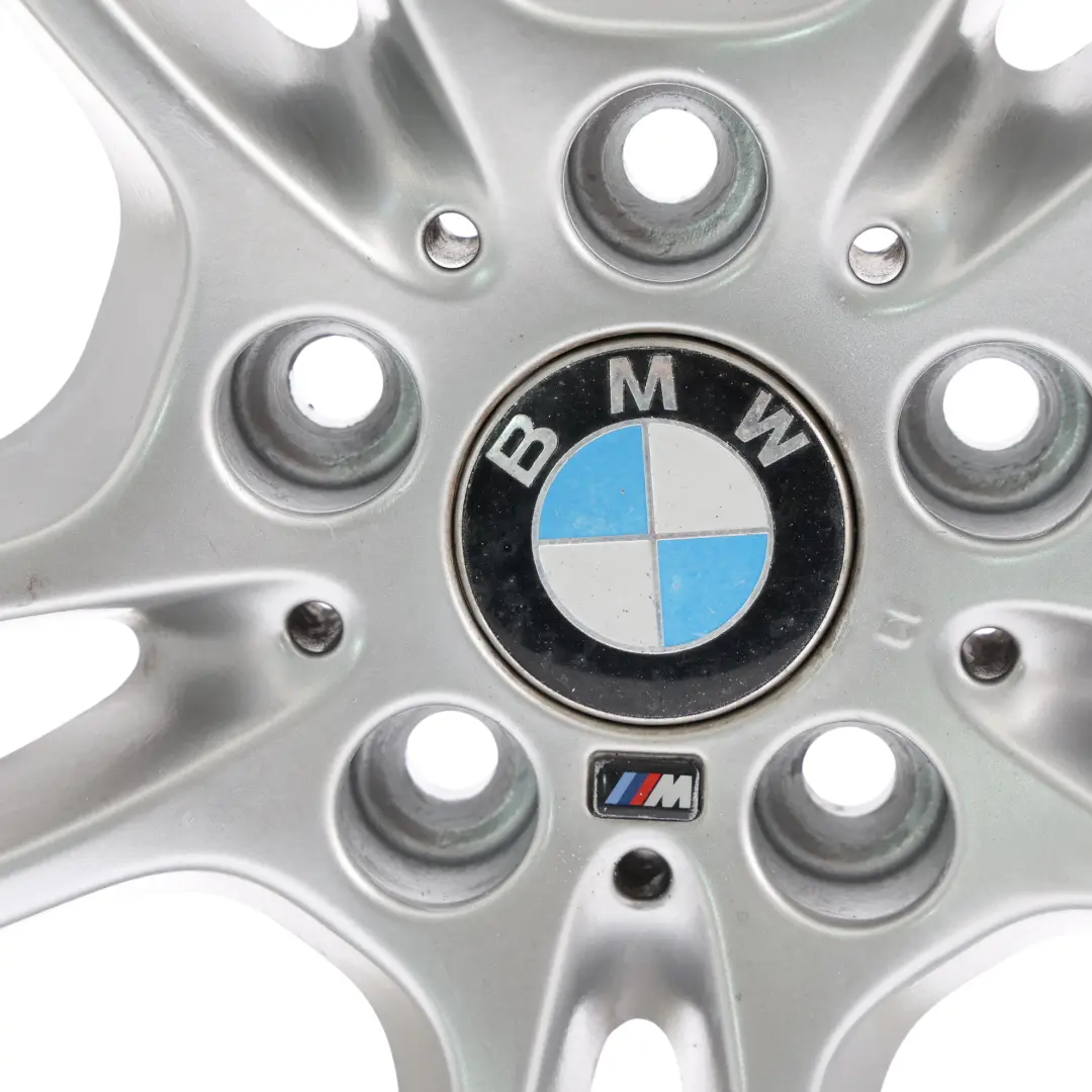 Srebrna Felga Aluminiowa Przednia 18" 7,5J M Spoke 261 do BMW E81 E87 o numerze 7891050 BMW E81 E87 Srebrna Felga Aluminiowa Przednia 18" 7,5J M Spoke 261 - SKU 7891050-2 - Numer Części 7891050