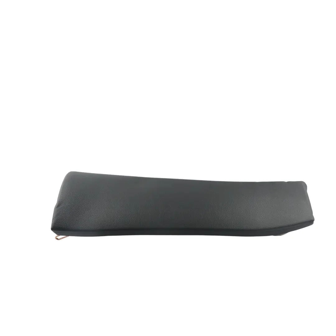 Couvre Cadre Siège Arrière Gauche Noir Schwarz pour BMW F40 à propos du numéro de pièce 7942435 BMW F40 Couvre Cadre Siège Arrière Gauche Noir Schwarz - SKU 7942435 - Numéro de pièce 7942435