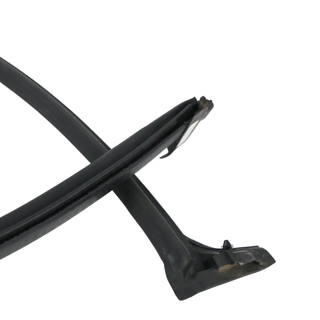 Door Seal Gasket Rubber Centre Middle to Volkswagen Crafter SY Rear with Part number 7C0827709E Volkswagen Crafter SY Rear Door Seal Gasket Rubber Centre Middle - SKU 7C0827709E - Part number 7C0827709E