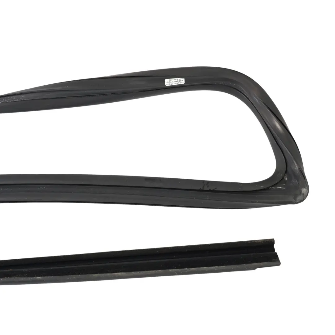 Guarnizione Guida Vetro Gomma Destra per Volkswagen Transporter T5 con numero di parte 7E0837434D Volkswagen Transporter T5 Guarnizione Guida Vetro Gomma Destra - SKU 7E0837434D - Numero di parte 7E0837434D