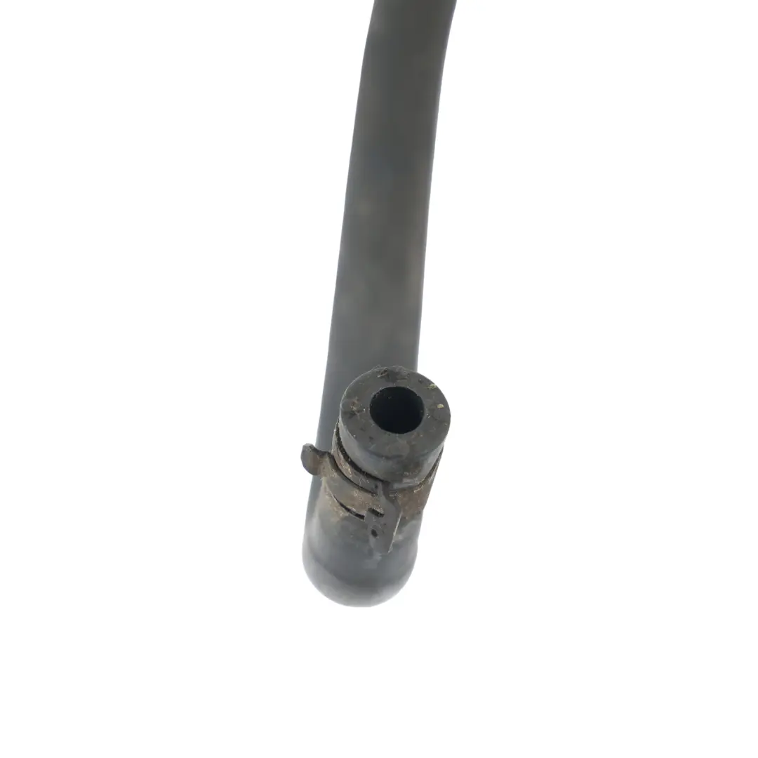 Tubo Manicotto Radiatore Liquido 2.5 TDI per Volkswagen Transporter T5 con numero di parte 7H0121447D Volkswagen Transporter T5 Tubo Manicotto Radiatore Liquido 2.5 TDI - SKU 7H0121447D - Numero di parte 7H0121447D