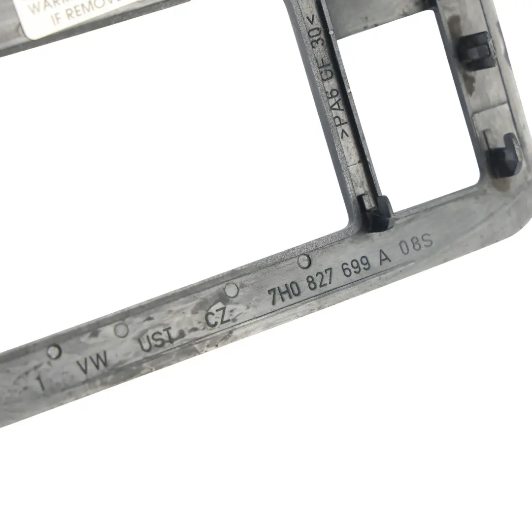 Heckklappe Schloss Abdeckung für Volkswagen Transporter T5 T6 mit Teilenummer 7H0827699A Volkswagen Transporter T5 T6 Heckklappe Schloss Abdeckung - SKU 7H0827699A - Teilenummer 7H0827699A