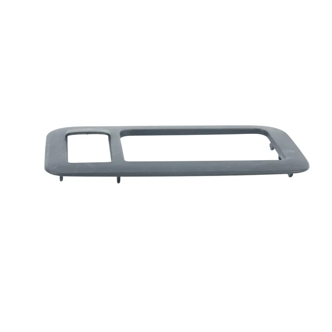 Osłona Płyty Zamka Klapy Tylnej do Volkswagen Transporter T5 T6 o numerze 7H0827699A Volkswagen Transporter T5 T6 Osłona Płyty Zamka Klapy Tylnej - SKU 7H0827699A - Numer Części 7H0827699A