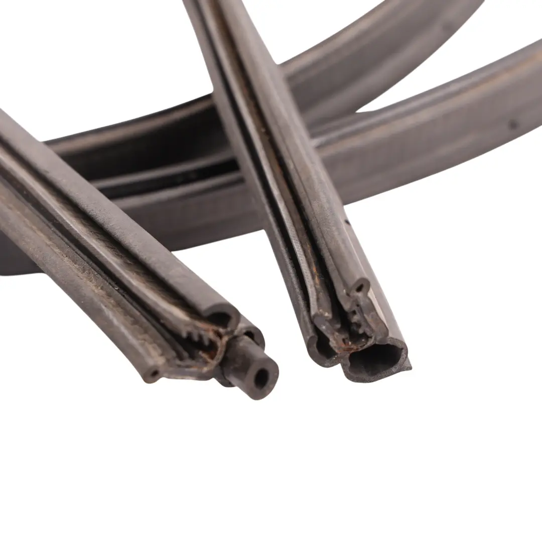 Joint Caoutchouc Hayon Arrière 7H0829193B pour Volkswagen Transporter T5 à propos du numéro de pièce 7H0829193BK Volkswagen Transporter T5 Joint Caoutchouc Hayon Arrière 7H0829193B - SKU 7H0829193BK - Numéro de pièce 7H0829193BK