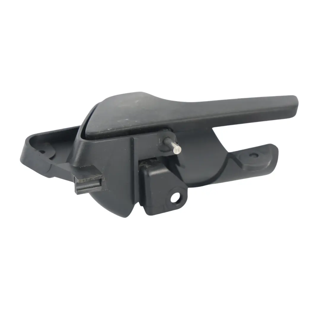 Maniglia Porta Anteriore Sinistra per Volkswagen Transporter T5 con numero di parte 7H0837817 Volkswagen Transporter T5 Maniglia Porta Anteriore Sinistra - SKU 7H0837817 - Numero di parte 7H0837817