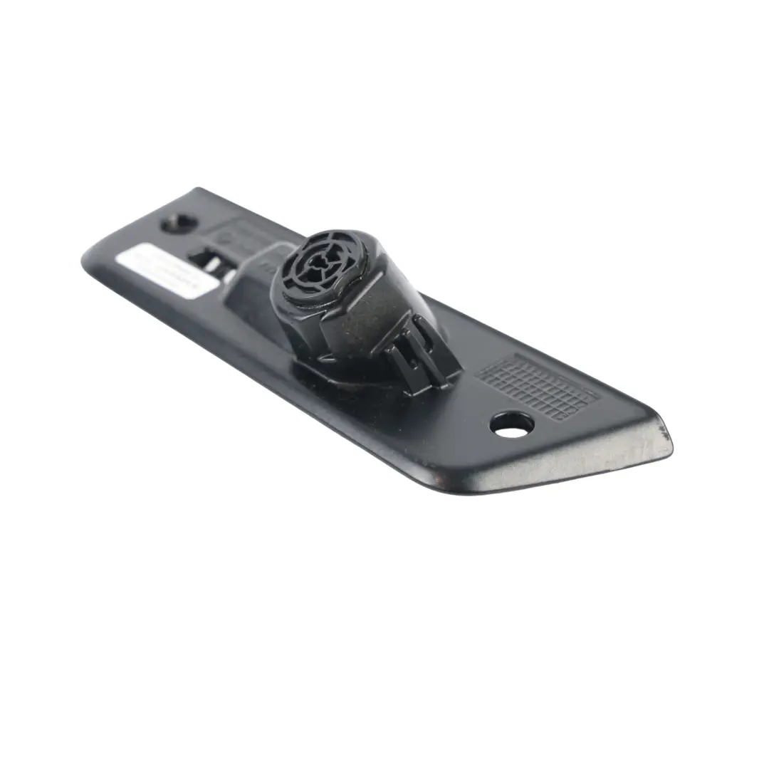 Piastra Chiusura Post Sup Sinistra 7H0843639E per Volkswagen Transporter T5 con numero di parte 7H0843637D Volkswagen Transporter T5 Piastra Chiusura Post Sup Sinistra 7H0843639E - SKU 7H0843637D - Numero di parte 7H0843637D