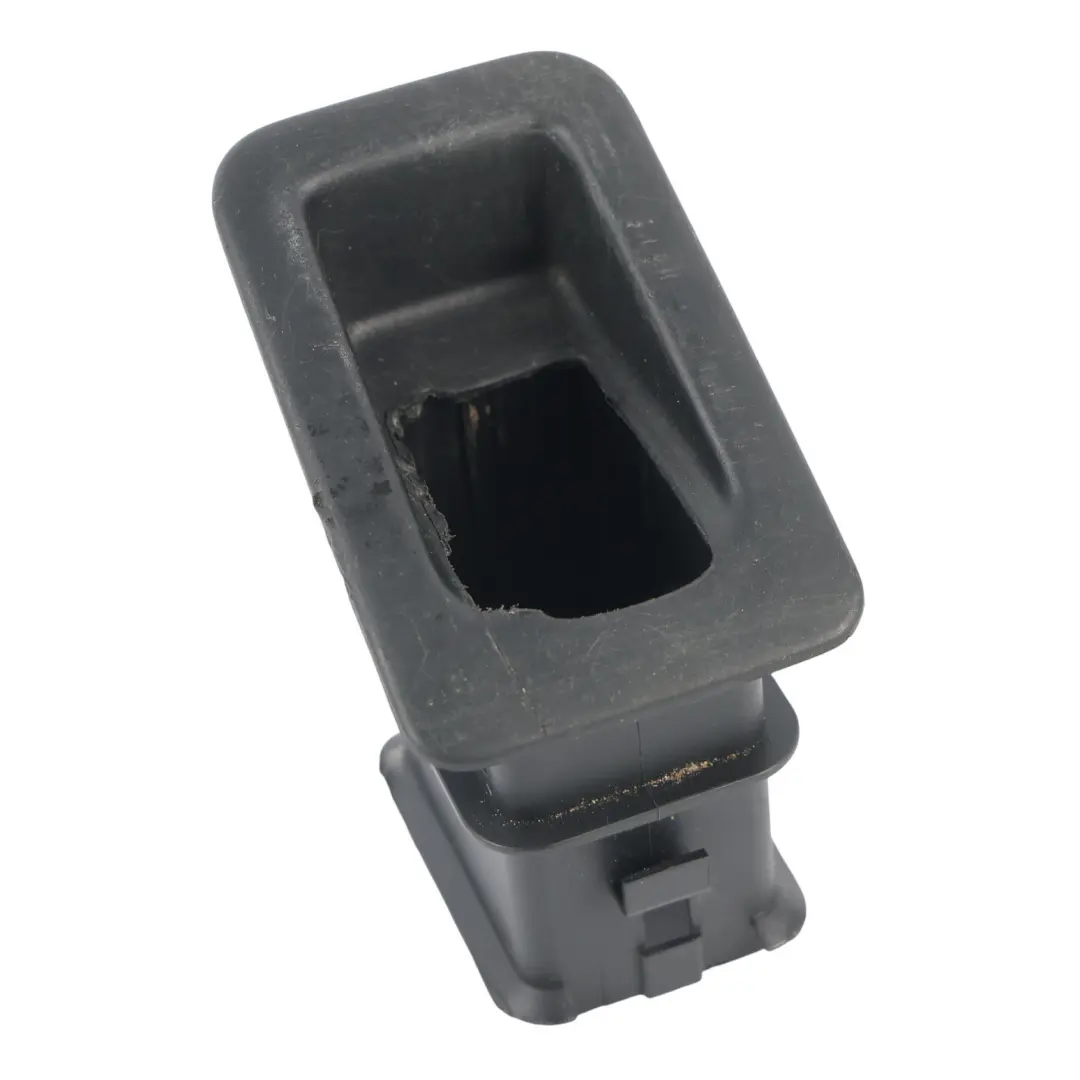 Sicherheitsgurt Führung Abdeckung Hinten für Volkswagen Transporter T5 mit Teilenummer 7H0883338 Volkswagen Transporter T5 Sicherheitsgurt Führung Abdeckung Hinten - SKU 7H0883338 - Teilenummer 7H0883338