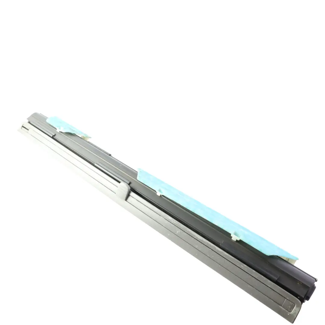 Persiana Enrollable Ventana Trasera Derecha para Volkswagen Transporter T5 con número de pieza 7H9861330B Volkswagen Transporter T5 Persiana Enrollable Ventana Trasera Derecha - SKU 7H9861330B - Número de pieza 7H9861330B