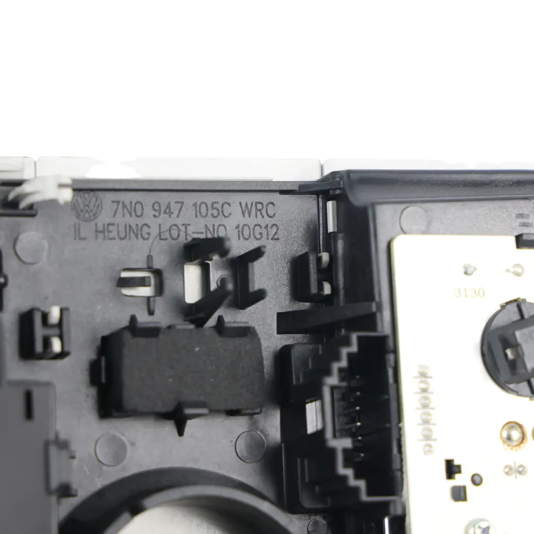 Innenleuchte Vorne Dachleuchte für Volkswagen Touran 1T Tiguan 5N mit Teilenummer 7N0947105C Volkswagen Touran 1T Tiguan 5N Innenleuchte Vorne Dachleuchte - SKU 7N0947105C - Teilenummer 7N0947105C