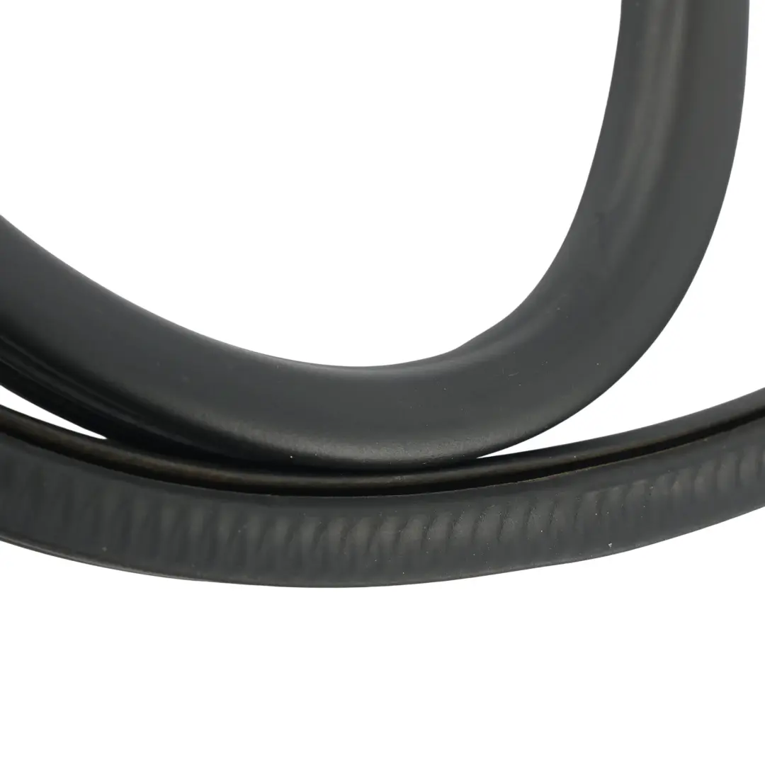 7P Guarnizione Porta Posteriore Sinistra Destra per Volkswagen Touareg con numero di parte 7P0867367E Volkswagen Touareg 7P Guarnizione Porta Posteriore Sinistra Destra - SKU 7P0867367E - Numero di parte 7P0867367E