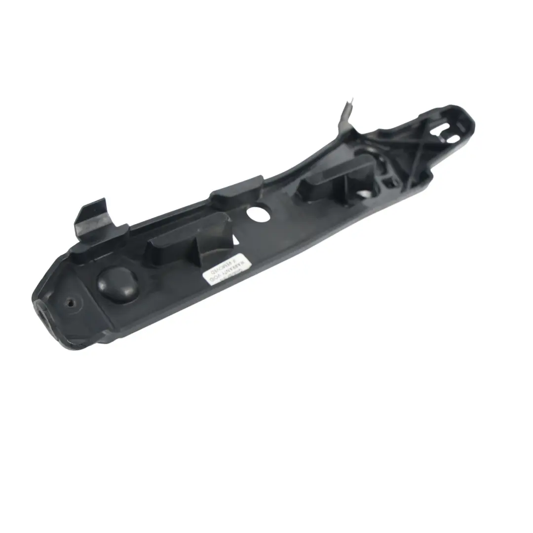 Soporte Montaje Parachoques Delantero Derecho para Porsche Cayenne 92A con número de pieza 7P5807050B Porsche Cayenne 92A Soporte Montaje Parachoques Delantero Derecho - SKU 7P5807050B - Número de pieza 7P5807050B