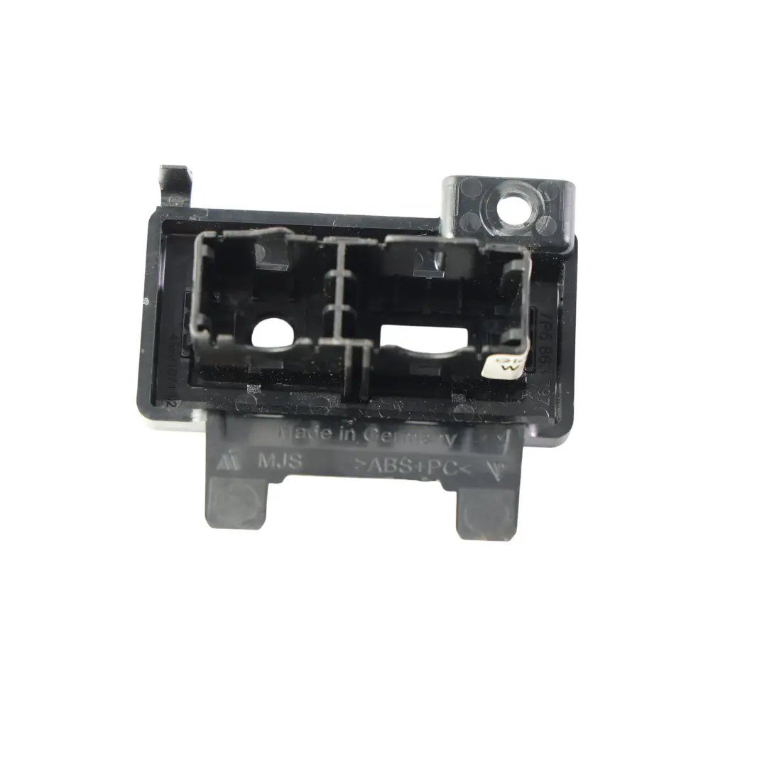 USB AUX Anschluss Blende Verkleidung für Porsche Cayenne 92A mit Teilenummer 7P5863797 Porsche Cayenne 92A USB AUX Anschluss Blende Verkleidung - SKU 7P5863797 - Teilenummer 7P5863797
