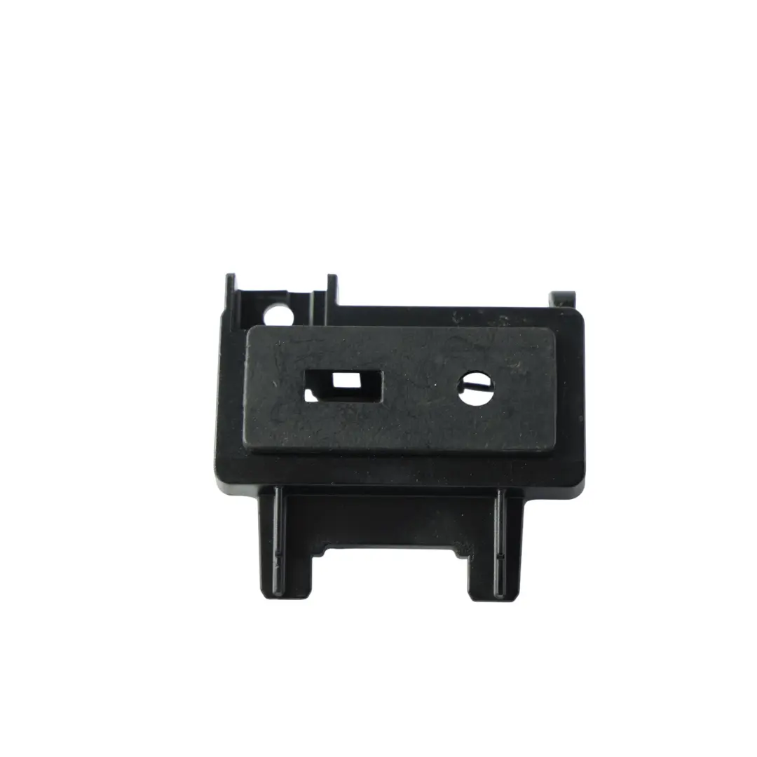 Porsche Cayenne 92A Panel Marco Embellecedor Puerto USB AUX - SKU 7P5863797 - Número de pieza 7P5863797