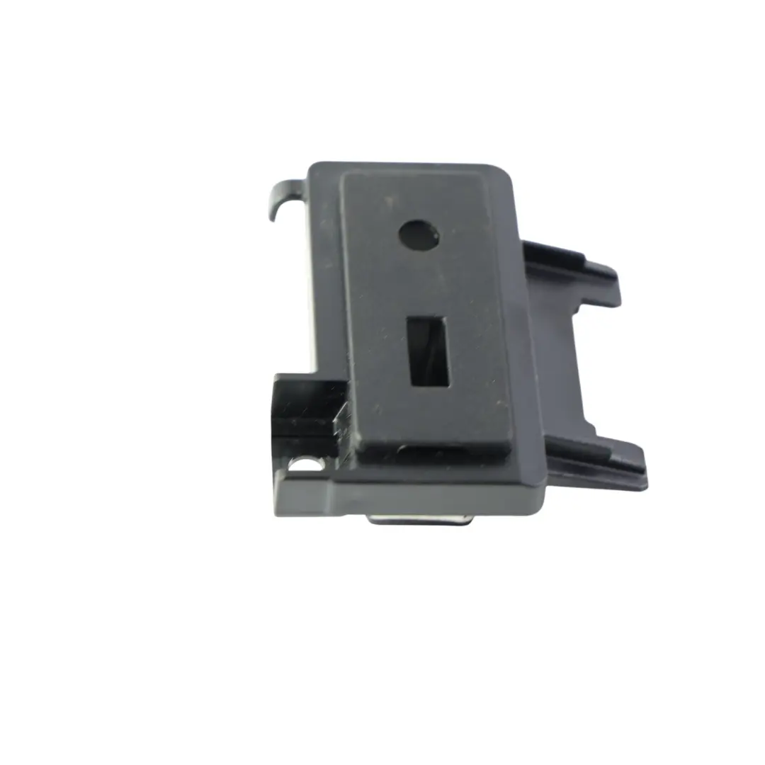 USB AUX Anschluss Blende Verkleidung für Porsche Cayenne 92A mit Teilenummer 7P5863797 Porsche Cayenne 92A USB AUX Anschluss Blende Verkleidung - SKU 7P5863797 - Teilenummer 7P5863797