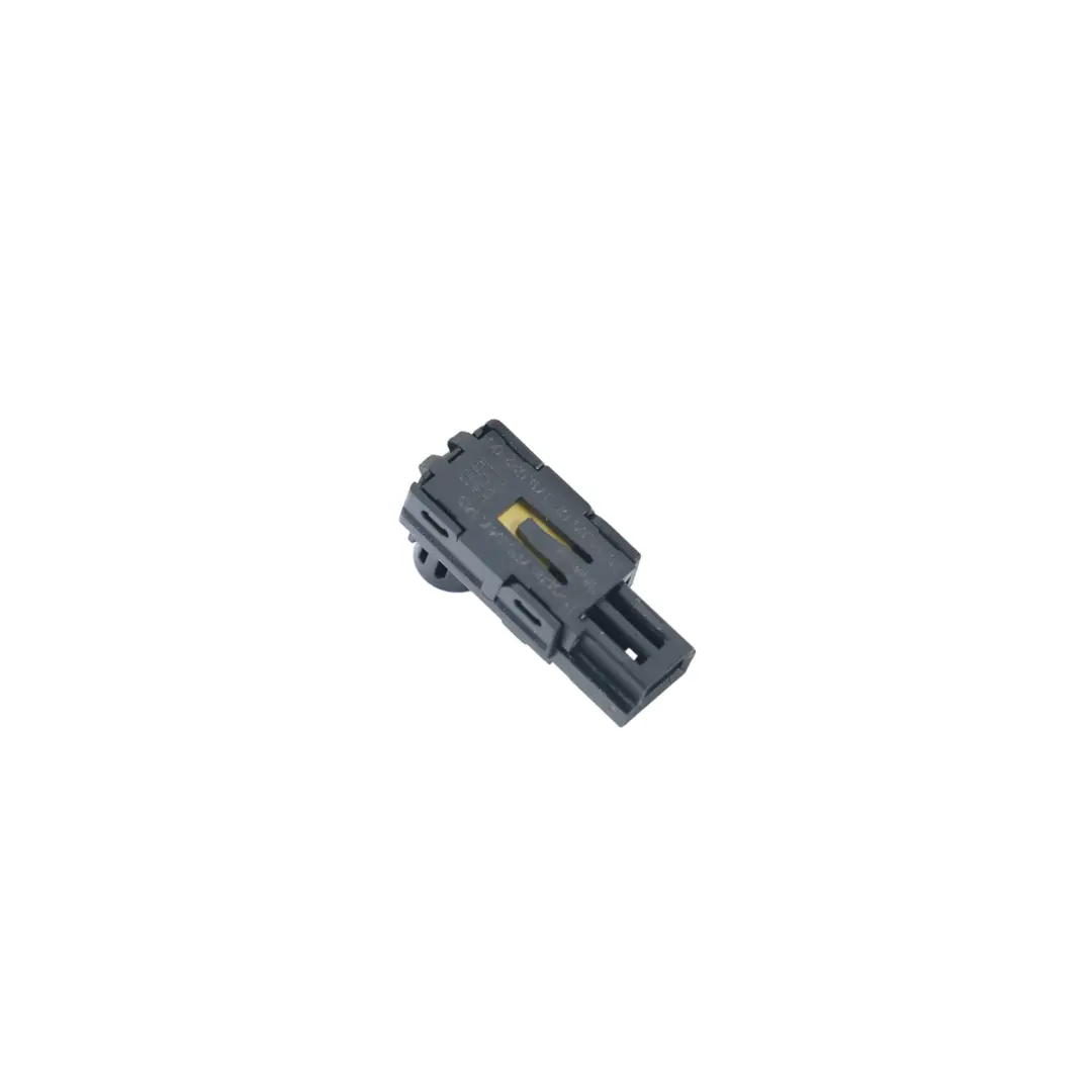 Interior Light Connector Socket to Porsche Cayenne 92A with Part number 7P5947145 Porsche Cayenne 92A Interior Light Connector Socket - SKU 7P5947145 - Part number 7P5947145