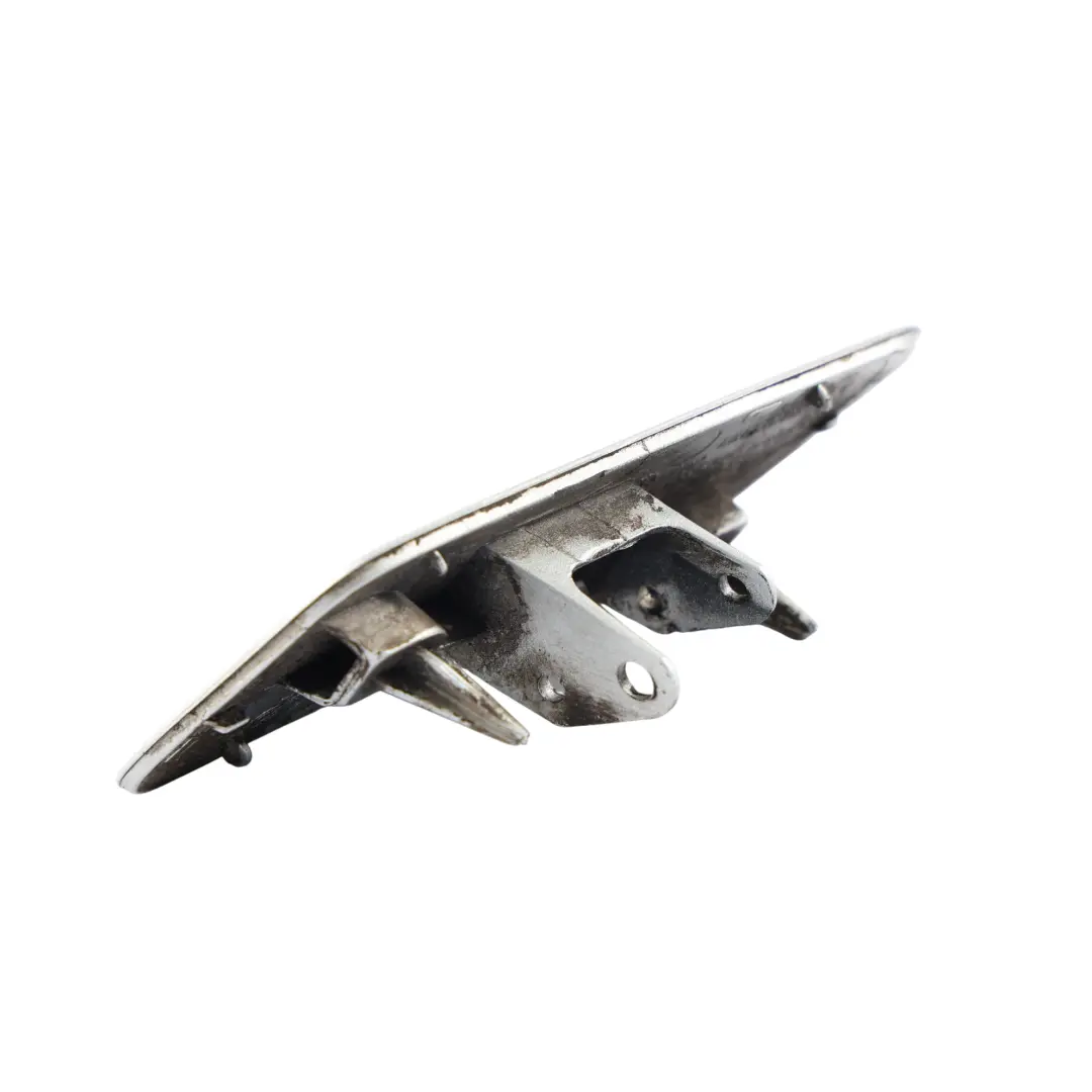 7P Embellecedor Lavafaros Derecho Plata Hielo X7W para Volkswagen Touareg con número de pieza 7P6807938 Volkswagen Touareg 7P Embellecedor Lavafaros Derecho Plata Hielo X7W - SKU 7P6807938-ICS - Número de pieza 7P6807938