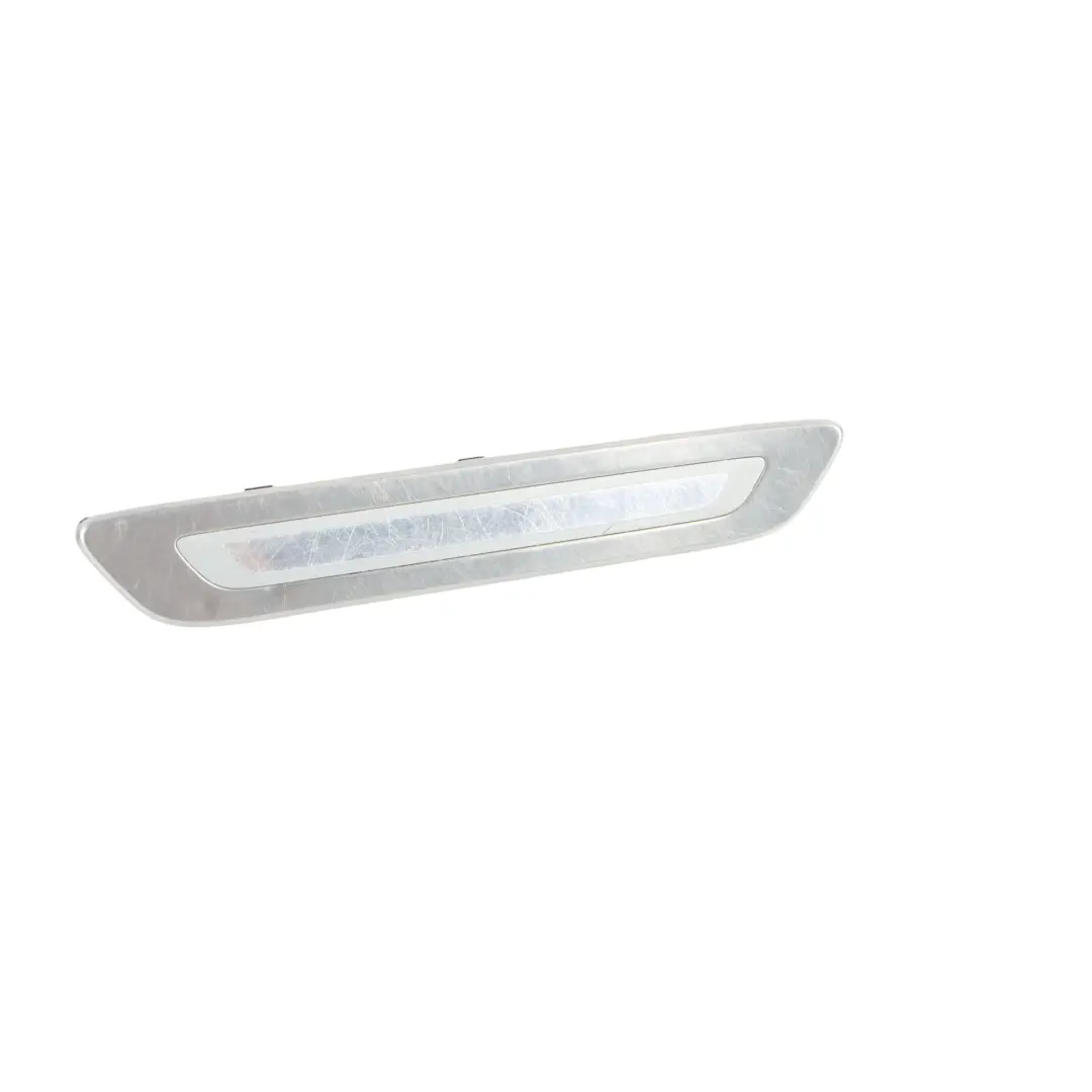 7P Listwa Progowa Tylna Prawa Chromowana do Volkswagen Touareg o numerze 7P6853174J Volkswagen Touareg 7P Listwa Progowa Tylna Prawa Chromowana - SKU 7P6853174J - Numer Części 7P6853174J