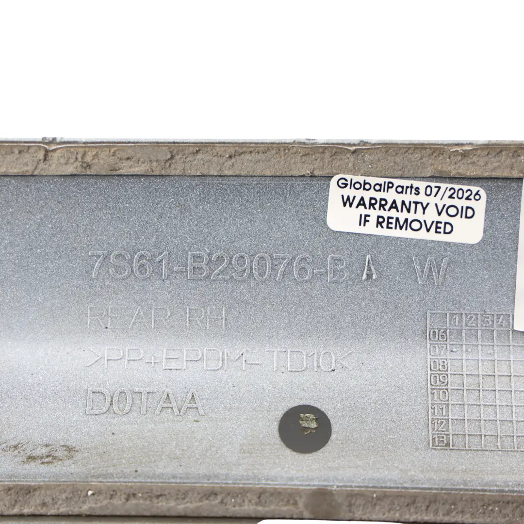 Ford Fiesta MK5 Moldura Puerta Panel Trasero Derecho Blanco Frozen - SKU 7S61-B29076-BA-FW - Número de pieza 7S61-B29076-BA