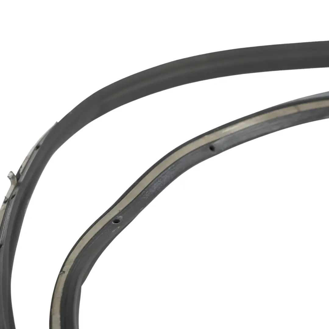 Mk4 Front Door Seal Gasket Rubber Left N/S to Ford Mondeo with Part number 7S71-A20709-AF Ford Mondeo Mk4 Front Door Seal Gasket Rubber Left N/S - SKU 7S71-A20709-AF - Part number 7S71-A20709-AF