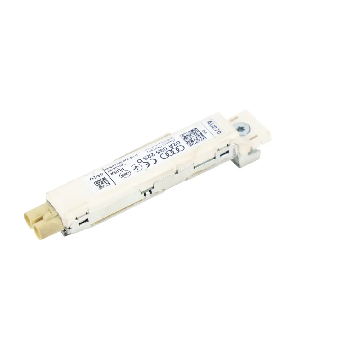Wzmacniacz Antenowy Moduł Sterujący Prawy do Audi A1 GB o numerze 82A035225D Audi A1 GB Wzmacniacz Antenowy Moduł Sterujący Prawy - SKU 82A035225D - Numer Części 82A035225D