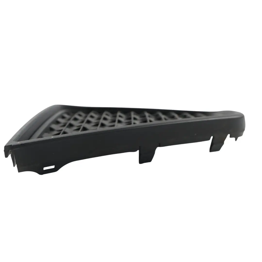 Griglia Paraurti Anteriore Inferiore Destra per Audi A1 8X con numero di parte 82A807682F Audi A1 8X Griglia Paraurti Anteriore Inferiore Destra - SKU 82A807682F - Numero di parte 82A807682F