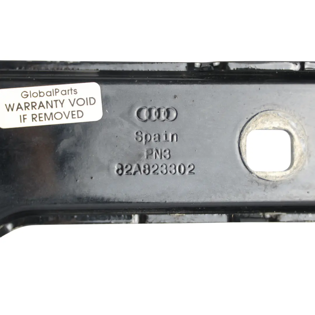 Soporte Bisagra Capó Derecho Negro Mítico Y9T para Audi A1 GB con número de pieza 82A823302 Audi A1 GB Soporte Bisagra Capó Derecho Negro Mítico Y9T - SKU 82A823302-MYB - Número de pieza 82A823302