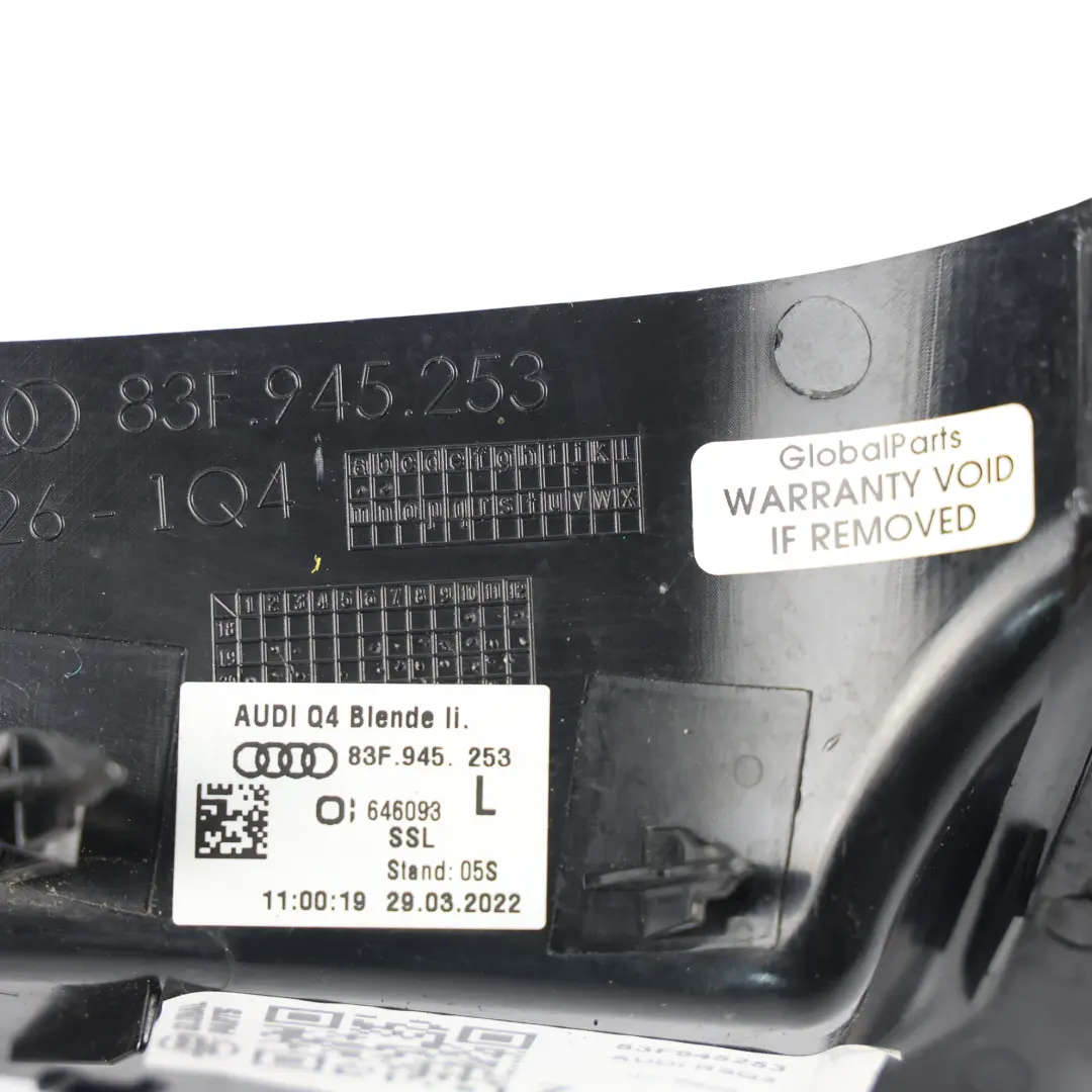 RSQ3 F3 Pannello Copertura Luce Posteriore Sinistro per Audi Q3 con numero di parte 83F945253 Audi Q3 RSQ3 F3 Pannello Copertura Luce Posteriore Sinistro - SKU 83F945253 - Numero di parte 83F945253