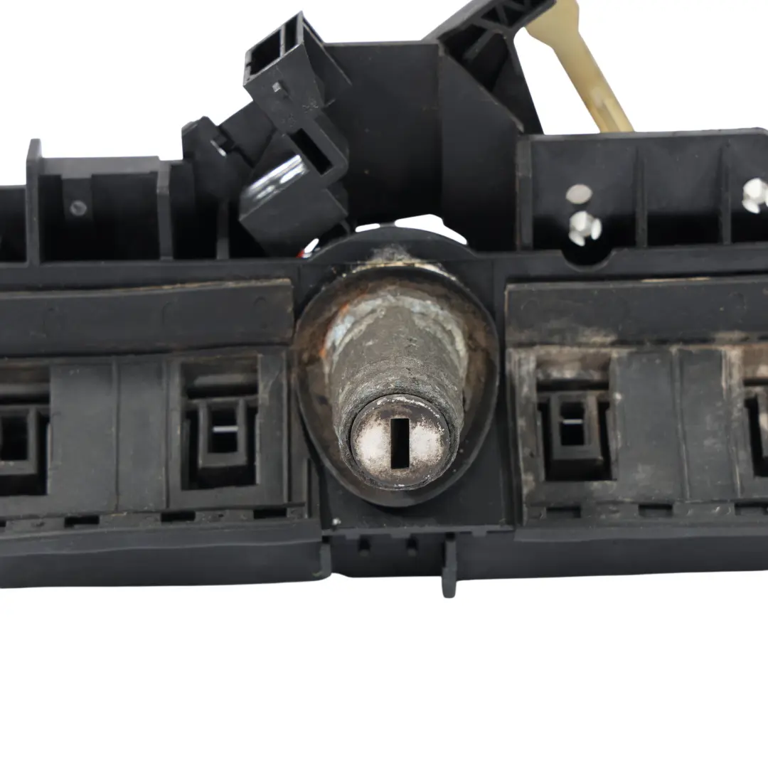 8L A4 S4 8D Heckklappen Öffnungs Verriegelung Schloss für Audi A3 mit Teilenummer 8D9827565H Audi A3 8L A4 S4 8D Heckklappen Öffnungs Verriegelung Schloss - SKU 8D9827565H - Teilenummer 8D9827565H