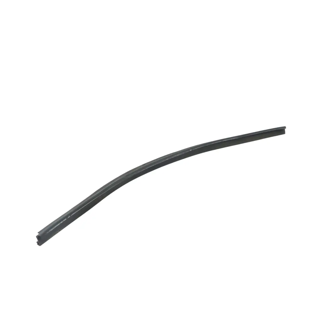 Obere Kühler Dichtung Gummi für Audi A4 S4 RS4 B7 mit Teilenummer 8E0121331 Audi A4 S4 RS4 B7 Obere Kühler Dichtung Gummi - SKU 8E0121331 - Teilenummer 8E0121331