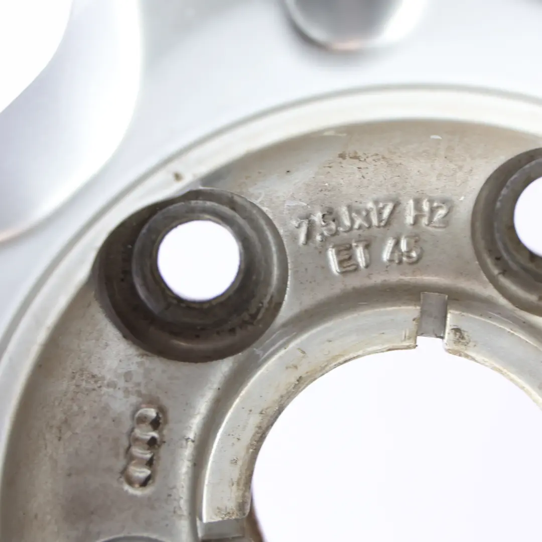 Felga Aluminiowa Srebrna 17" ET:45 7,5J do Audi A4 B7 o numerze 8E0601025AS Audi A4 B7 Felga Aluminiowa Srebrna 17" ET:45 7,5J - SKU 8E0601025AS-2 - Numer Części 8E0601025AS