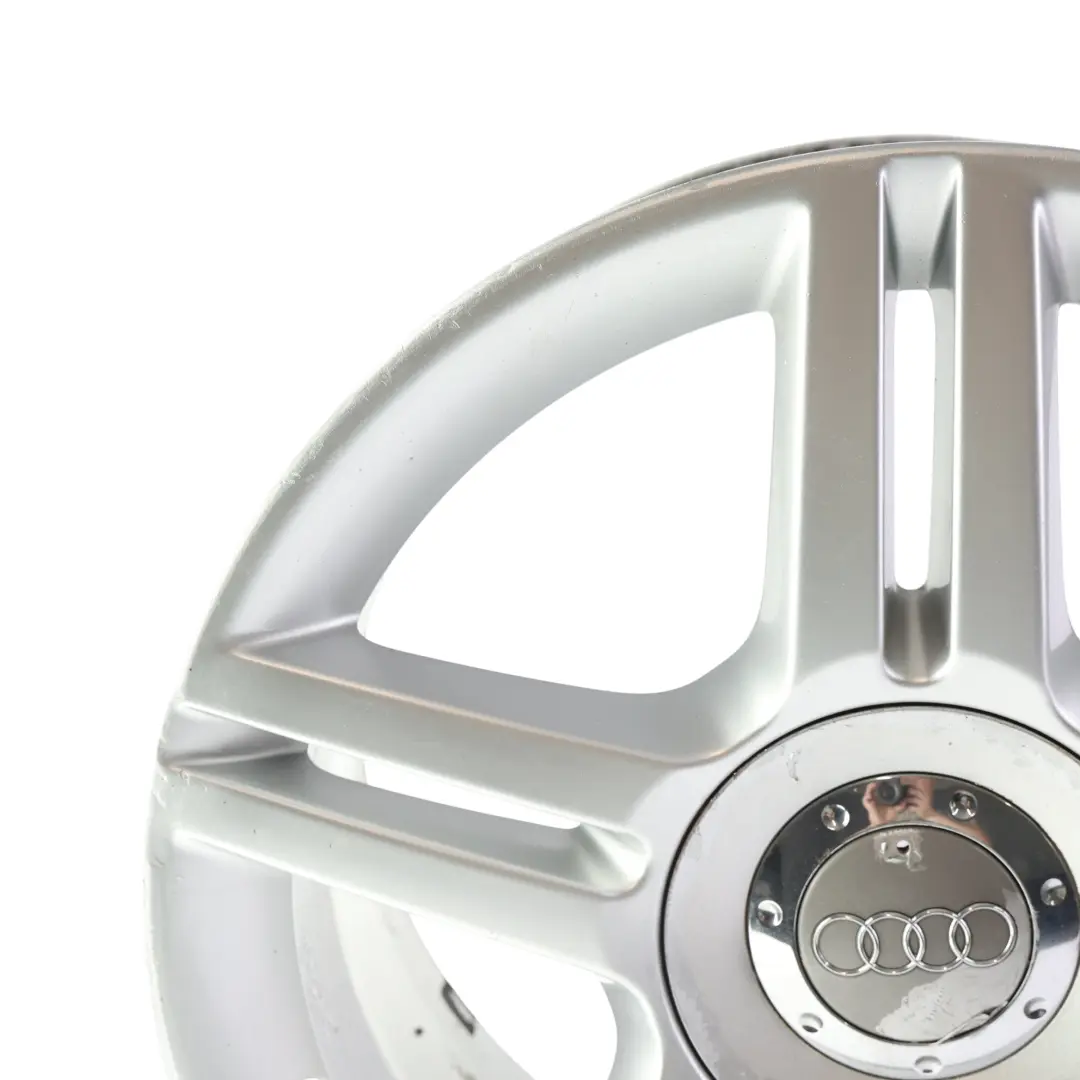 Felga Aluminiowa Srebrna 17" ET:45 7,5J do Audi A4 B7 o numerze 8E0601025AS Audi A4 B7 Felga Aluminiowa Srebrna 17" ET:45 7,5J - SKU 8E0601025AS-2 - Numer Części 8E0601025AS