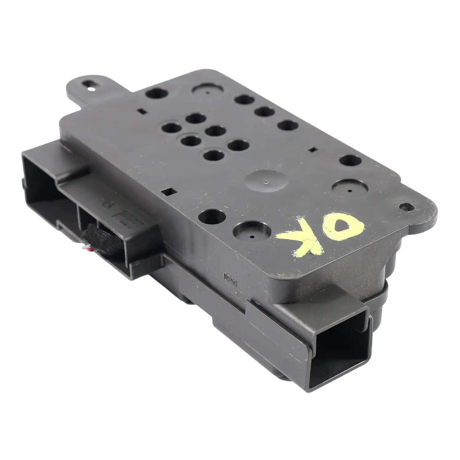 Audi RS4 B7 8E 8H Couvercle Support Boîtier Fusible Batterie 8E0937548