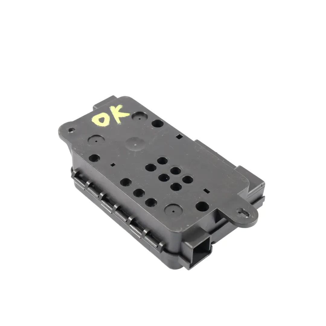 8H Copertura Supporto Scatola Fusibili Batteria per Audi RS4 B7 8E con numero di parte 8E0937548 Audi RS4 B7 8E 8H Copertura Supporto Scatola Fusibili Batteria - SKU 8E0937548 - Numero di parte 8E0937548