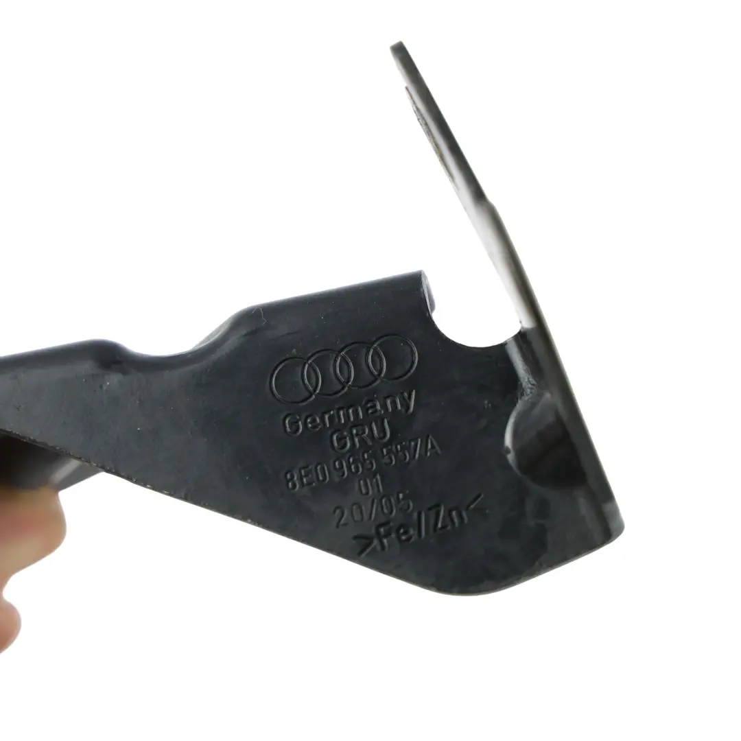 Supporto Staffa Pompa Liquido Raffreddamento per Audi A4 S4 RS4 B7 con numero di parte 8E0965557A Audi A4 S4 RS4 B7 Supporto Staffa Pompa Liquido Raffreddamento - SKU 8E0965557A - Numero di parte 8E0965557A