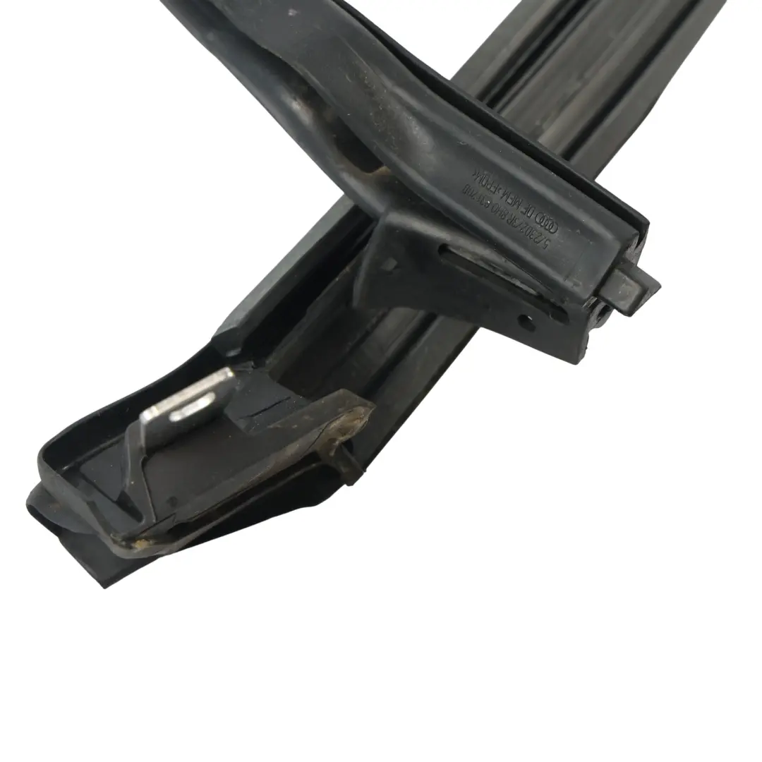 Fensterdichtung Tür Vorne Rechts für Audi A4 B7 Cabrio mit Teilenummer 8H0831708 Audi A4 B7 Cabrio Fensterdichtung Tür Vorne Rechts - SKU 8H0831708 - Teilenummer 8H0831708