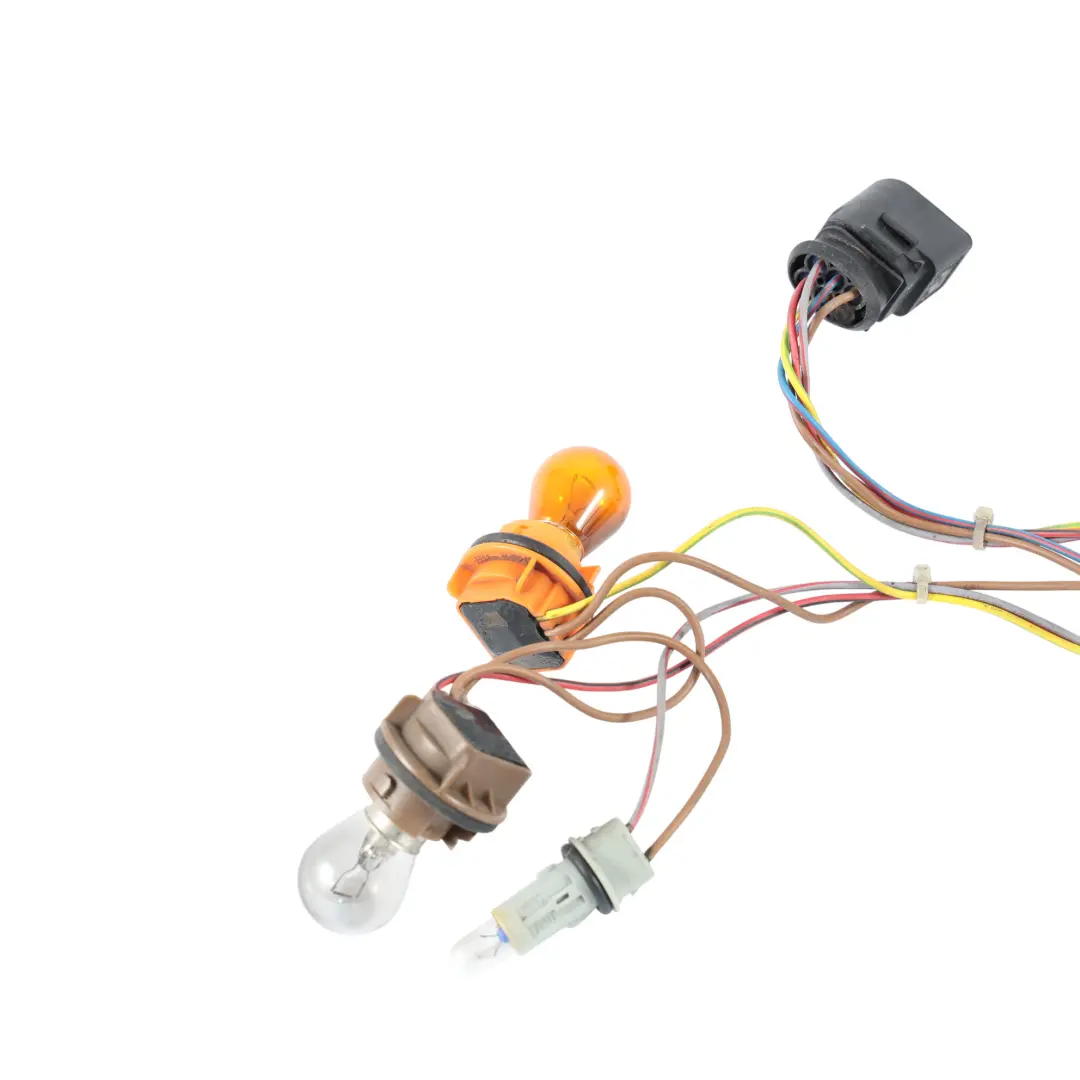 Audi A4 B7 Cabriolet Adapter Przewodu Tylnego Światła Prawy - SKU 8H0945221C - Numer Części 8H0945221C