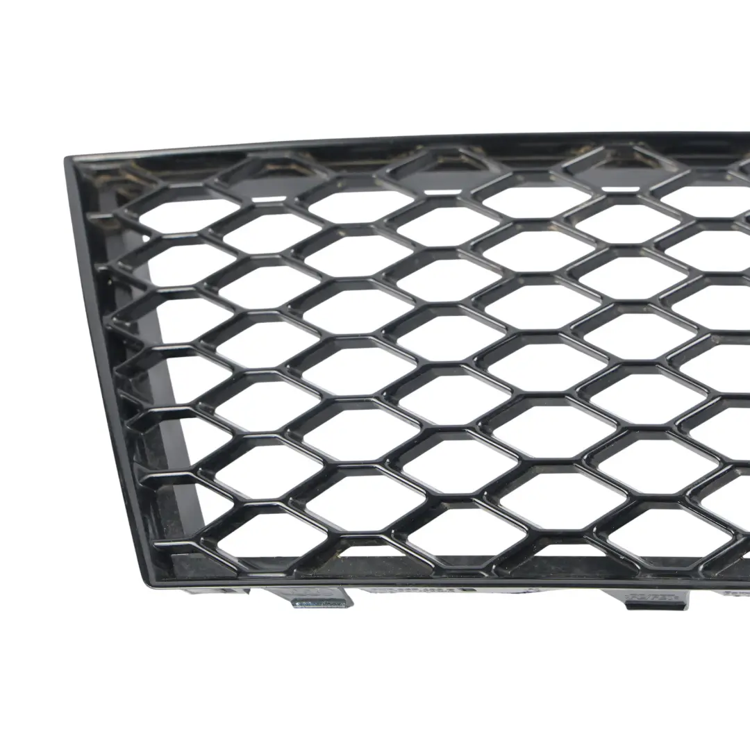 Rejilla Faro Antiniebla Parachoques Delantero Derecho para Audi A4 B8 con número de pieza 8K0807682R Audi A4 B8 Rejilla Faro Antiniebla Parachoques Delantero Derecho - SKU 8K0807682R - Número de pieza 8K0807682R