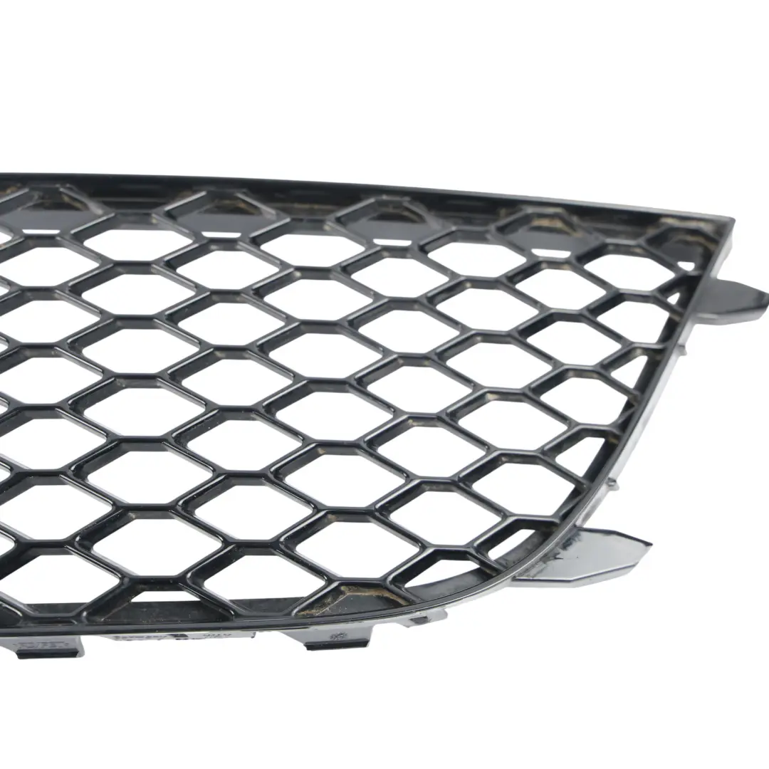 Grille Antibrouillard Pare-Chocs Avant Droit pour Audi A4 B8 à propos du numéro de pièce 8K0807682R Audi A4 B8 Grille Antibrouillard Pare-Chocs Avant Droit - SKU 8K0807682R - Numéro de pièce 8K0807682R