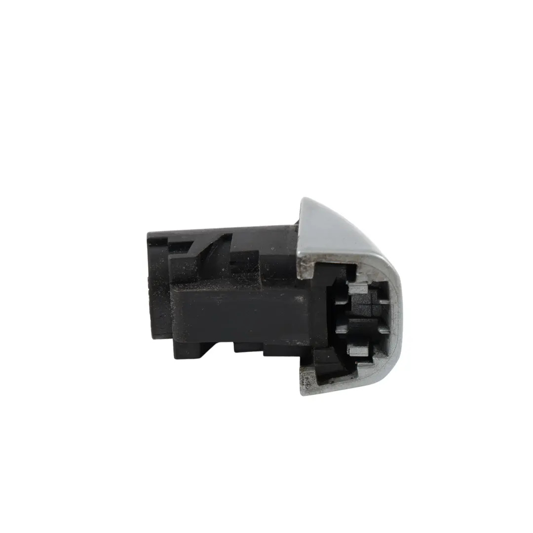 Tapa Cubierta Tirador Delantero Trasero Lado Pasajero Plata Monza X7V para Audi A4 B8 con número de pieza 8K0839879 Audi A4 B8 Tapa Cubierta Tirador Delantero Trasero Lado Pasajero Plata Monza X7V - SKU 8K0839879-MSIL - Número de pieza 8K0839879