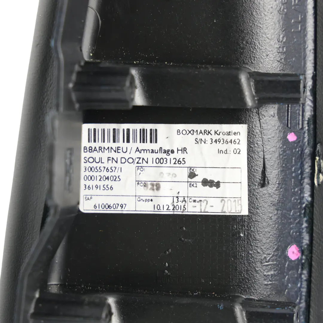 Maniglia Bracciolo Porta Posteriore Destra Nero Soul per Audi A5 8T con numero di parte 8K0867374A Audi A5 8T Maniglia Bracciolo Porta Posteriore Destra Nero Soul - SKU 8K0867374A - Numero di parte 8K0867374A