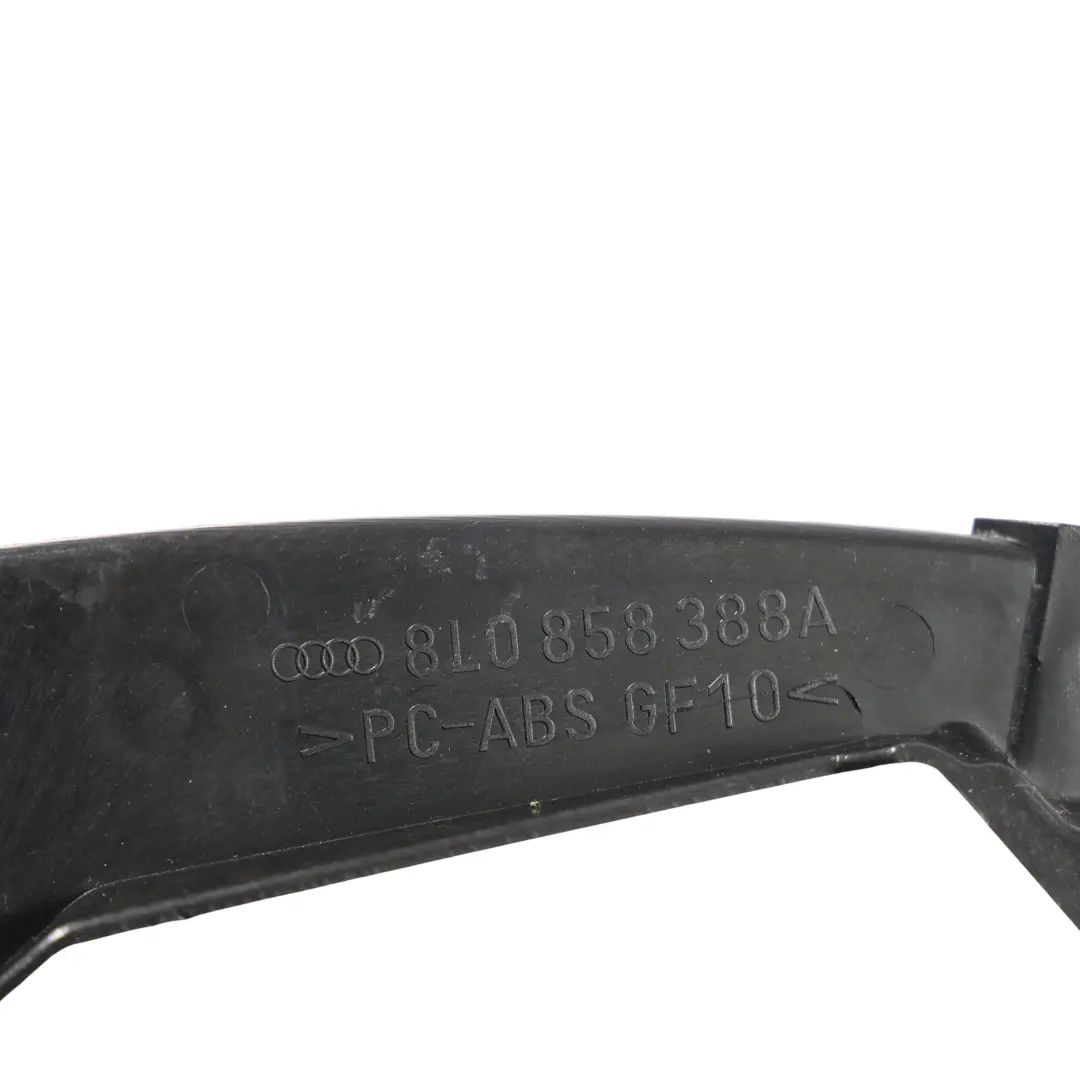 Audi A3 8L Soporte Tapa Caja Fusibles Salpicadero Derecho - SKU 8L0858388A - Número de pieza 8L0858388A