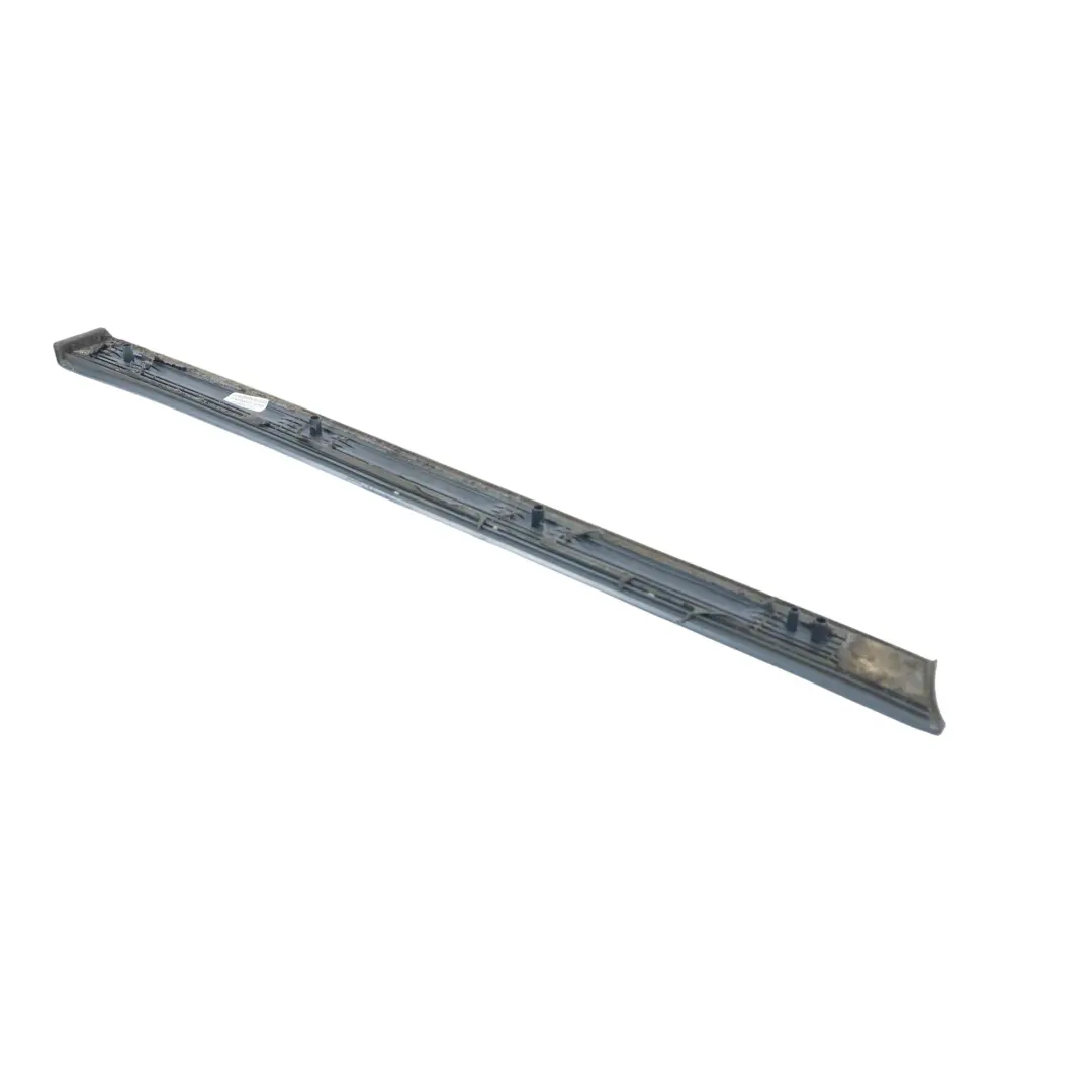 Audi A3 8P Moldura Panel Trasero Puerta Inferior Izquierda Gris Meteor Z7H - SKU 8P3853699C-MGR - Número de pieza 8P3853699C
